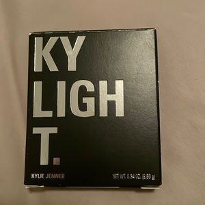 Kylie highlighter in dreamin of diamonds